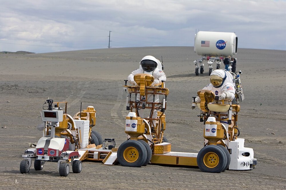 NASA’s Lunar Electric Rover chassis deploys a K10 robot in a 2008 demonstration. Historical technology context.
